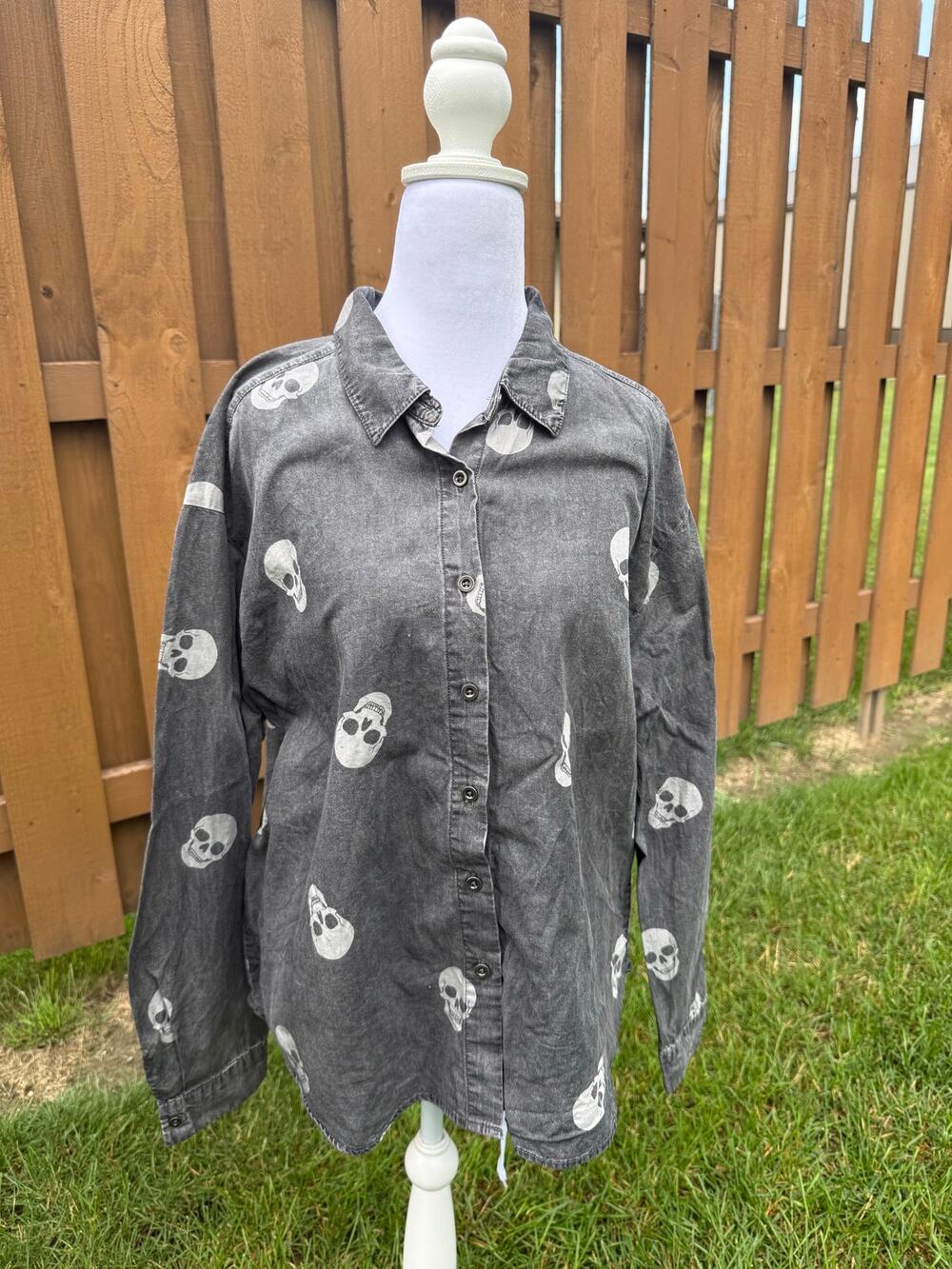 Jane & Delancy Skull Button Up Top Cotton Large